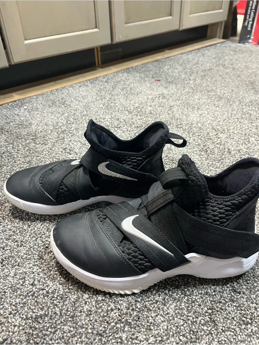 Nike Kids/Womens Black and White Velcro Slip-On Basketball Shoes